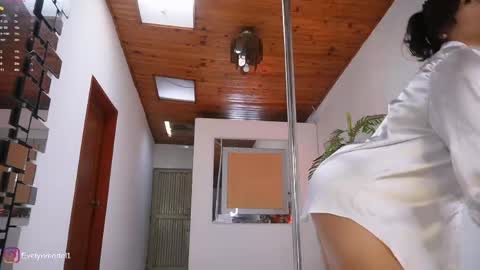 Snapshot of evelyn_evelyn chatting on 06-09-26, 05:02 evelyn evelyn online show from 06-09-26, 05:02