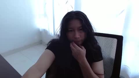 Snapshot of evelyn_flores1 chatting on 09-08-25, 07:02 online show from 09-08-25, 07:02