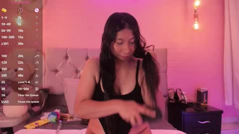 Snapshot of evelyn_flores1 chatting on 10-27-25, 02:59 online show from 10-27-25, 02:59