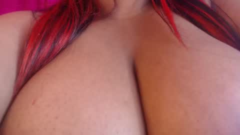 Snapshot of evelyn_sandoval chatting on 11-25-25, 01:49 Evelyn Sandoval online show from 11-25-25, 01:49