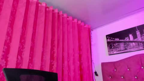 Evelyn Sandoval online show from 05-25-26, 01:33