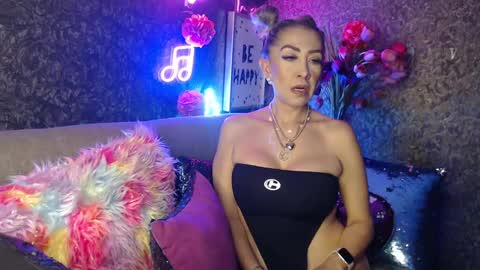 EvelynaGrey online show from 01-18-25, 03:09