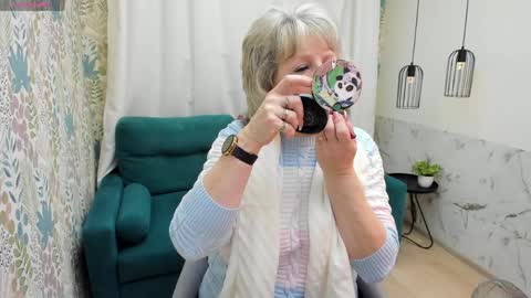 Evelyn online show from 04-06-26, 04:57