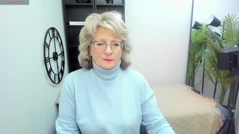 Snapshot of evelynblissful chatting on 05-04-26, 05:14 Evelyn online show from 05-04-26, 05:14