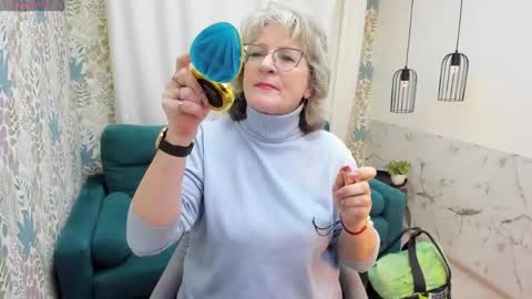 Snapshot of evelynblissful chatting on 05-05-26, 05:15 Evelyn online show from 05-05-26, 05:15