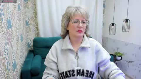 Snapshot of evelynblissful chatting on 05-07-26, 05:02 Evelyn online show from 05-07-26, 05:02