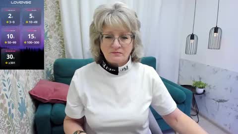 Snapshot of evelynblissful chatting on 05-13-26, 04:54 Evelyn online show from 05-13-26, 04:54