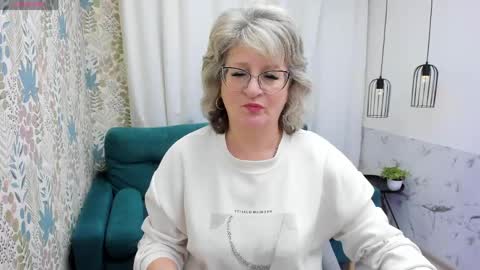 Snapshot of evelynblissful chatting on 05-19-26, 05:03 Evelyn online show from 05-19-26, 05:03