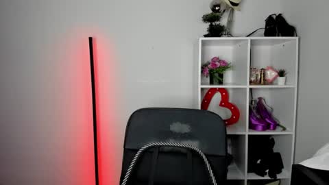 Snapshot of evelynblond chatting on 07-09-26, 12:53 evelynblond online show from 07-09-26, 12:53
