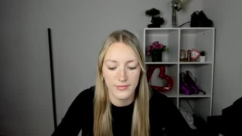 Snapshot of evelynblond chatting on 07-21-26, 12:51 evelynblond online show from 07-21-26, 12:51