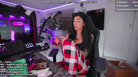 Snapshot of evelyne92 chatting on 12-27-24, 10:34 Evelyne online show from 12-27-24, 10:34