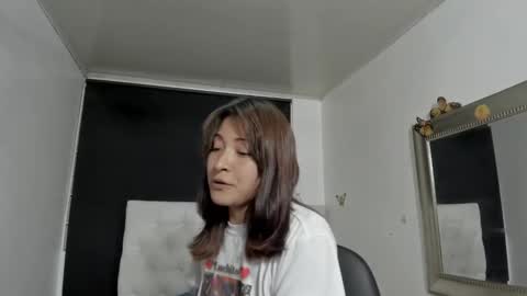 Snapshot of evelynesex chatting on 02-10-26, 04:38 Evelyne online show from 02-10-26, 04:38