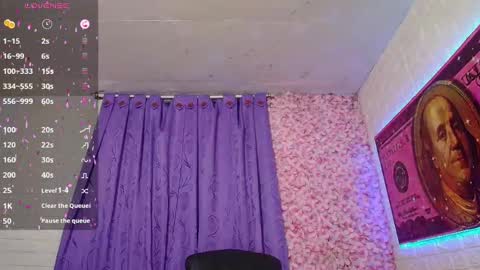 Snapshot of evelynfox_xx chatting on 01-20-25, 04:32 evelyn Foxx new account online show from 01-20-25, 04:32