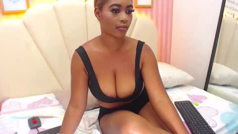 Snapshot of evelynheather_ chatting on 10-16-25, 07:31 Saray online show from 10-16-25, 07:31