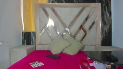 EvelynMoore   online show from 01-08-26, 07:05