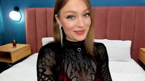 Evelyn online show from 05-18-26, 01:56