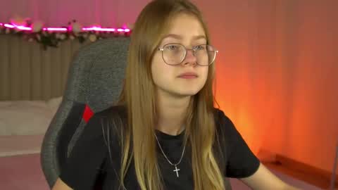 Snapshot of evemundie chatting on 09-25-25, 11:14 Eve online show from 09-25-25, 11:14