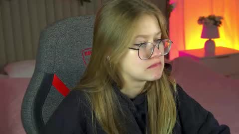 Snapshot of evemundie chatting on 10-18-25, 09:54 Eve online show from 10-18-25, 09:54