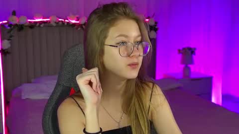 Snapshot of evemundie chatting on 11-04-25, 12:26 Eve online show from 11-04-25, 12:26