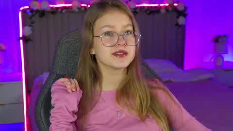 Snapshot of evemundie chatting on 11-08-25, 12:27 Eve online show from 11-08-25, 12:27