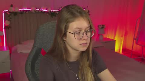 Snapshot of evemundie chatting on 11-12-25, 12:27 Eve online show from 11-12-25, 12:27