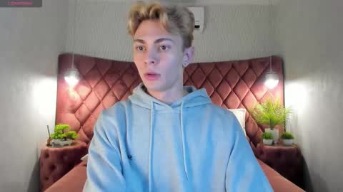 Snapshot of even_vortex chatting on 12-21-25, 01:18 Evan online show from 12-21-25, 01:18