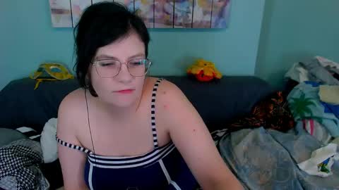 Everly online show from 04-12-26, 10:15