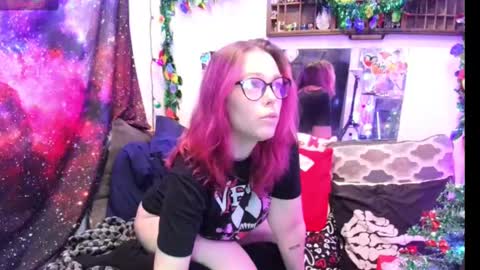 Snapshot of everlyester chatting on 12-16-24, 04:45 Evie online show from 12-16-24, 04:45