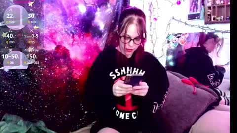 Snapshot of everlyester chatting on 01-16-25, 04:07 Evie online show from 01-16-25, 04:07