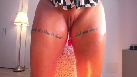 Snapshot of eves_bodyxxx chatting on 02-04-25, 10:00 Sensation Body online show from 02-04-25, 10:00