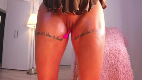 Snapshot of eves_bodyxxx chatting on 02-07-25, 07:07 Sensation Body online show from 02-07-25, 07:07