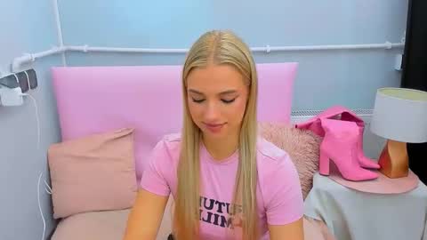 Snapshot of evettegold chatting on 09-20-25, 03:02 Eve online show from 09-20-25, 03:02