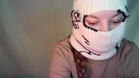 Renesme White Im here from Monday to Friday online show from 05-11-26, 02:28