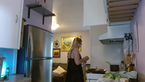 Snapshot of evieeashee chatting on 08-04-26, 12:58 evieeashee online show from 08-04-26, 12:58