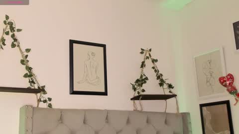 Snapshot of evieh1_ chatting on 01-15-25, 06:51 Ivi Alejandra online show from 01-15-25, 06:51