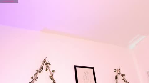 Snapshot of evieh1_ chatting on 01-29-25, 09:33 Ivi Alejandra online show from 01-29-25, 09:33