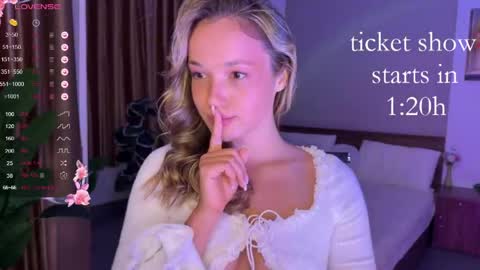 Snapshot of evielina chatting on 05-24-26, 12:15 evielina online show from 05-24-26, 12:15