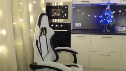 Lessie online show from 12-20-24, 08:55