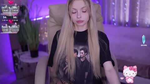 Snapshot of evistarr chatting on 10-18-25, 11:33 Eva online show from 10-18-25, 11:33