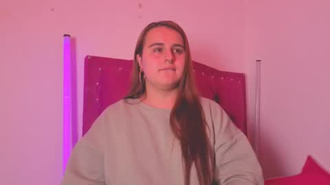 Snapshot of evy_orange1 chatting on 11-14-25, 02:54 EVY online show from 11-14-25, 02:54