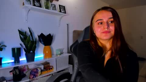 EVY online show from 04-08-26, 12:21