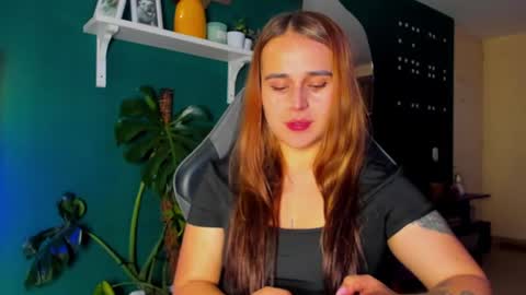 Snapshot of evy_orange1 chatting on 06-16-26, 01:30 EVY online show from 06-16-26, 01:30