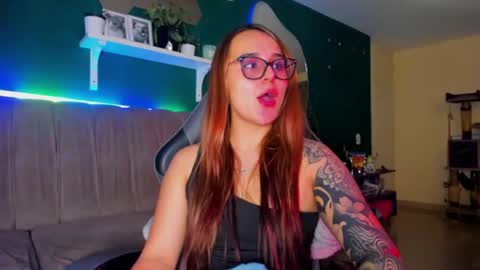 Snapshot of evy_orange1 chatting on 07-18-26, 01:43 EVY online show from 07-18-26, 01:43