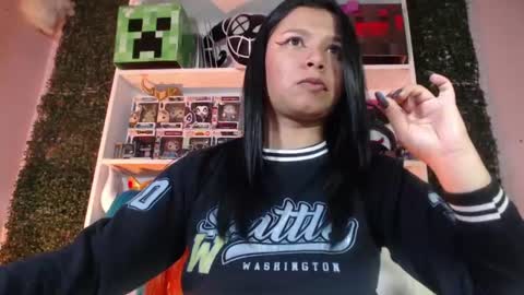 Snapshot of evybubbles_ chatting on 06-25-26, 01:16 Im Evy online show from 06-25-26, 01:16