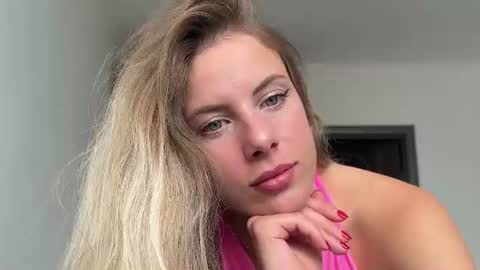 Snapshot of evymiuu chatting on 07-29-26, 12:14 Evy online show from 07-29-26, 12:14