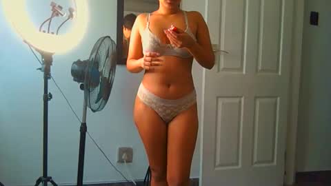 Snapshot of exclusivecourtney chatting on 04-22-26, 06:16 courtney online show from 04-22-26, 06:16
