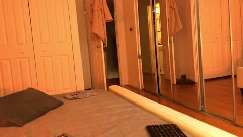 exhibitp online show from 01-10-25, 06:17