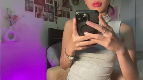 Snapshot of exoo_exoo_07 chatting on 09-28-25, 01:05 Angela online show from 09-28-25, 01:05