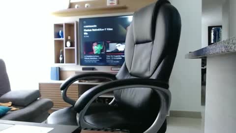 Snapshot of exotic_dude chatting on 01-10-25, 08:26 camilo online show from 01-10-25, 08:26