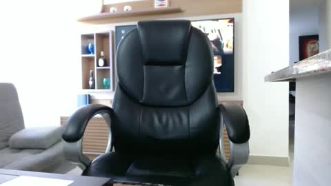 Snapshot of exotic_dude chatting on 01-14-25, 10:23 camilo online show from 01-14-25, 10:23